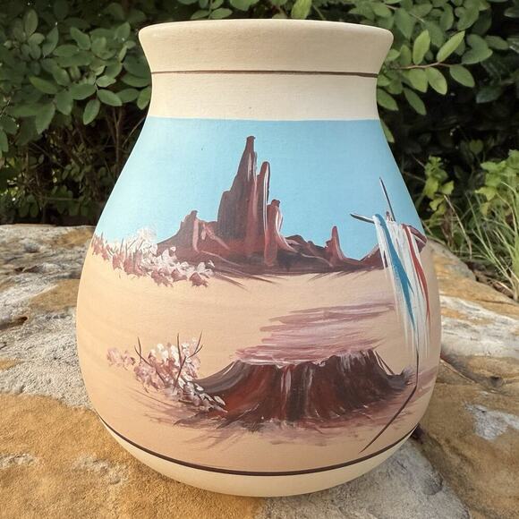 VTG Navajo Native American Sisters Desert Mesa Hand Painted Pottery Vase Signed - Picture 4 of 12